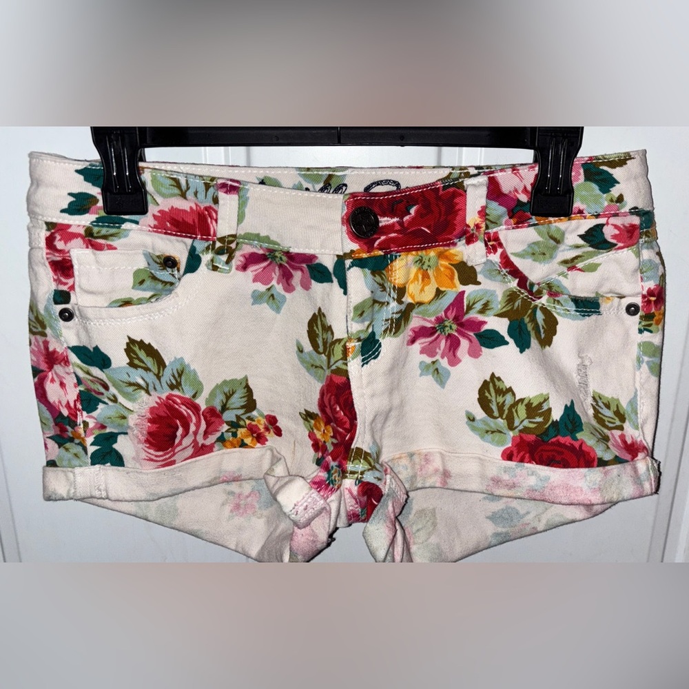 Vanilla Star Jrs.Sz.9 Floral Jean Shorts. Cream with Red, Pink & Yellow Flowers
